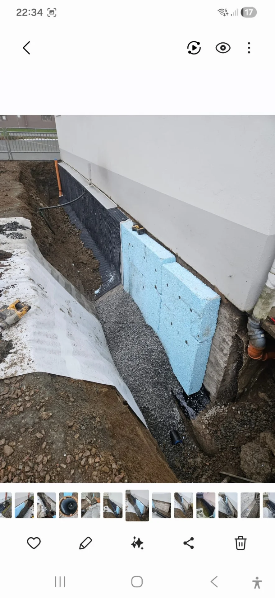 Dränering av husgrund i Mölndal - arbetare gräver och installerar dräneringssystem